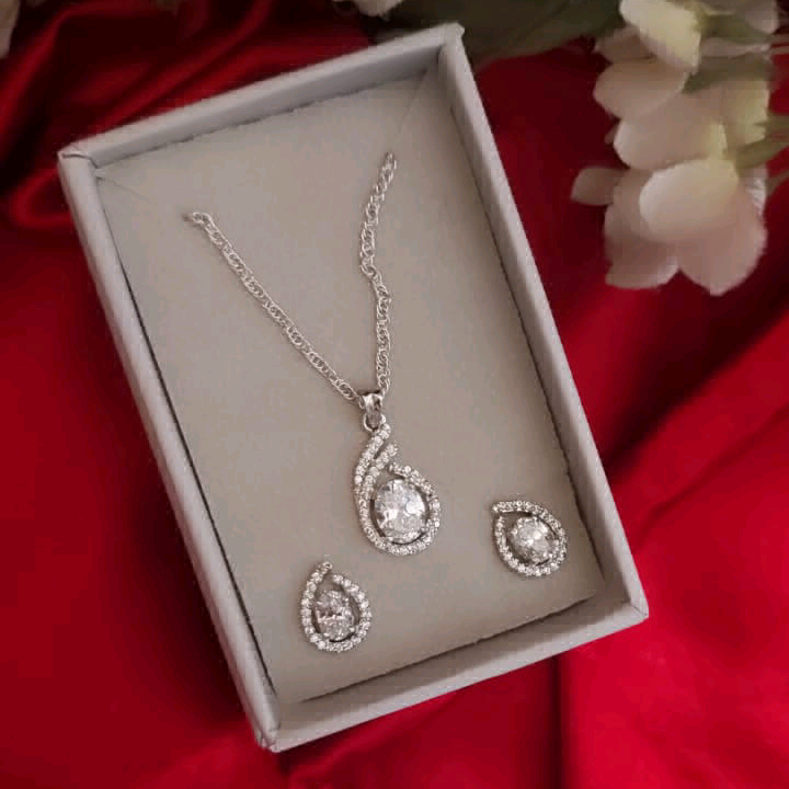 White Swarovski Silver Pendant Set 